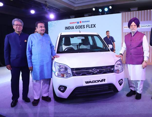 E85 फ्यूल क्या है? जानिए E20 और E85 में अंतर, फायदे-नुकसान और क्या Flex-Fuel Cars EVs की जगह लेंगी? 2 Maruti Suzuki WagonR Flex Fuel showcased during the India Goes Flex event attended by government ministers and company officials.